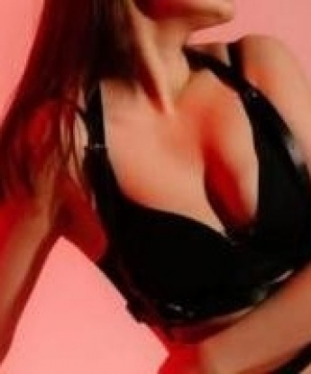 Искушенная красотка готова исполнить ваши самые сокровенные желания. Не стесняйтесь, звоните мне и насладитесь каждой минутой в моем обаятельном обществе. Я знаю, чего ты хочешь. 5454, 21 год